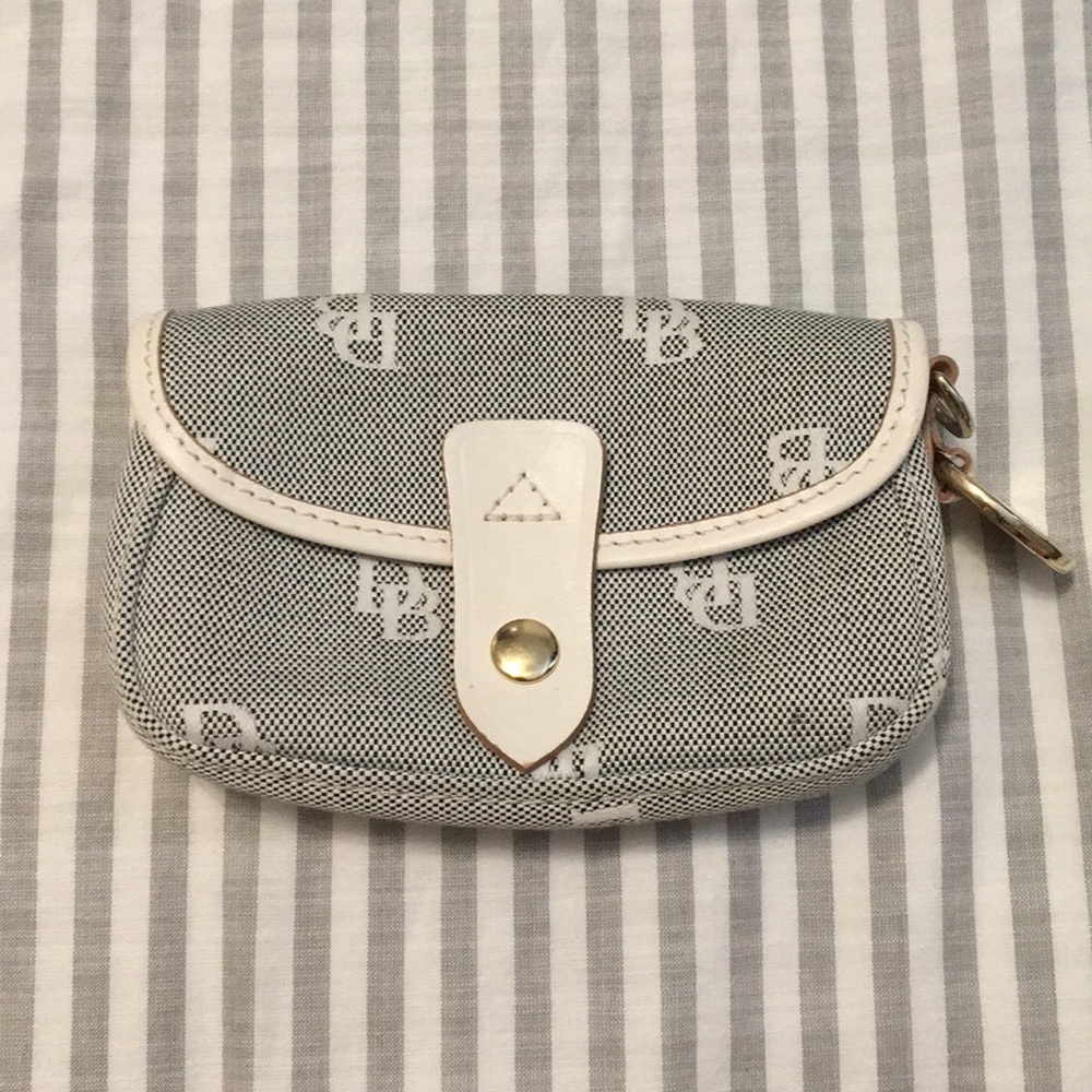 Dooney & bourke clutch